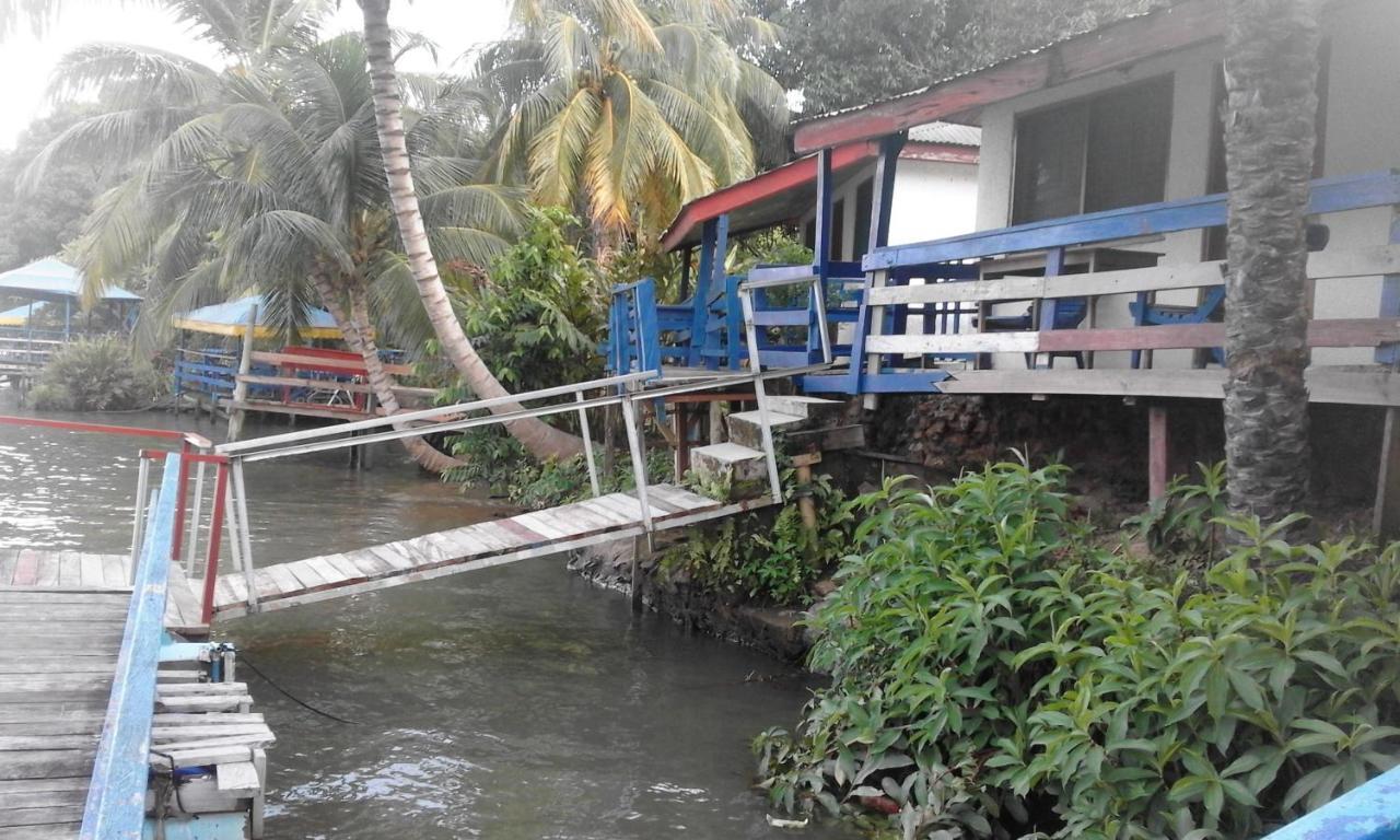 Aylos Bay Hotell Akosombo Exteriör bild