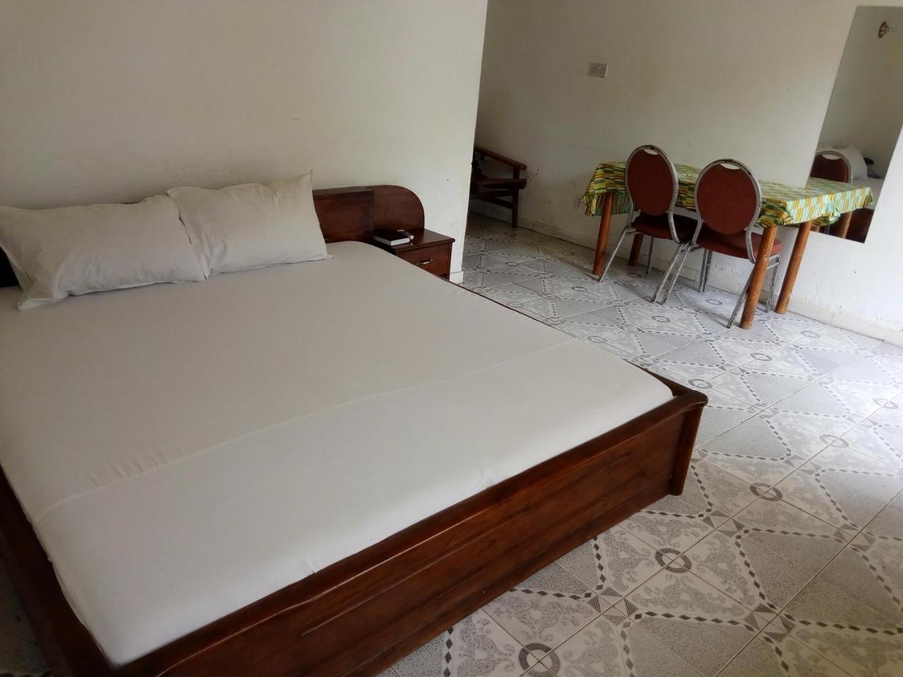 Aylos Bay Hotell Akosombo Exteriör bild