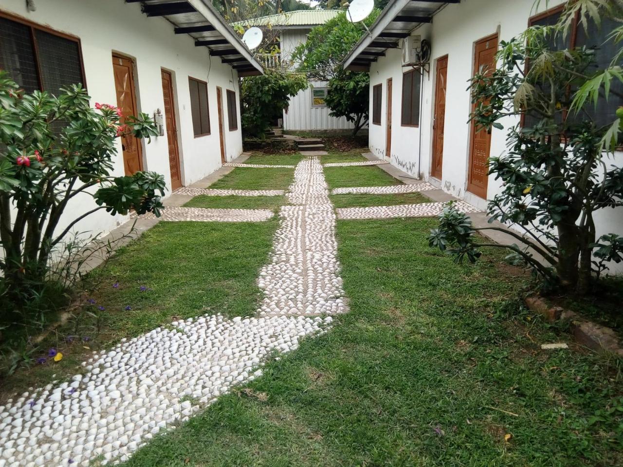 Aylos Bay Hotell Akosombo Exteriör bild