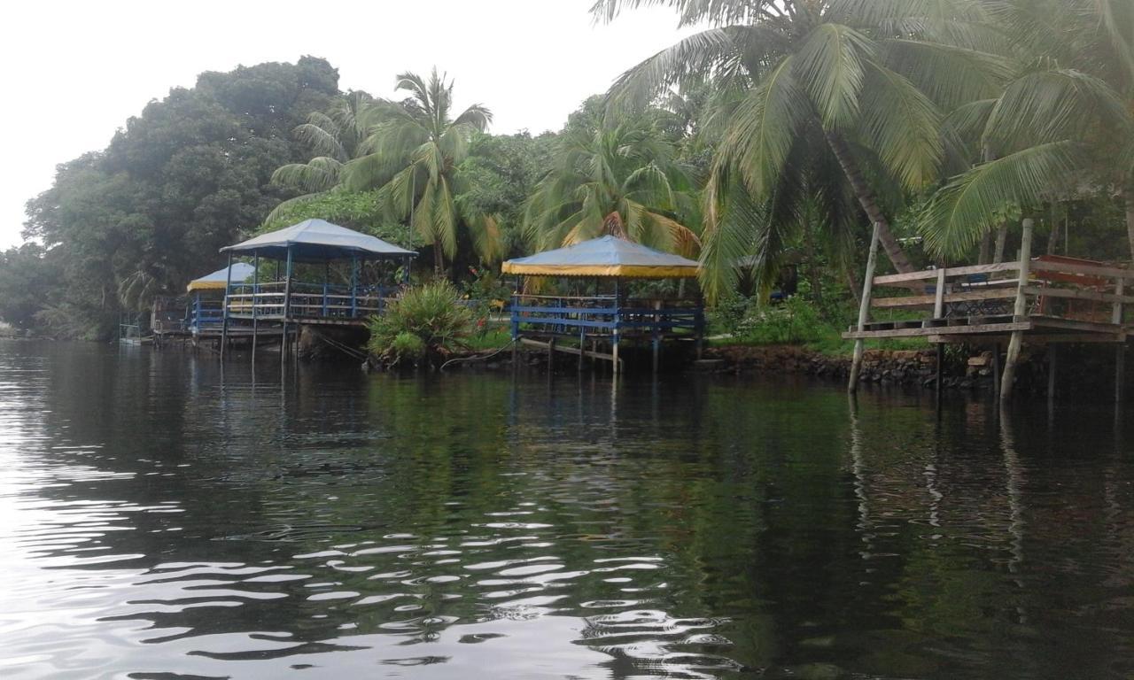 Aylos Bay Hotell Akosombo Exteriör bild